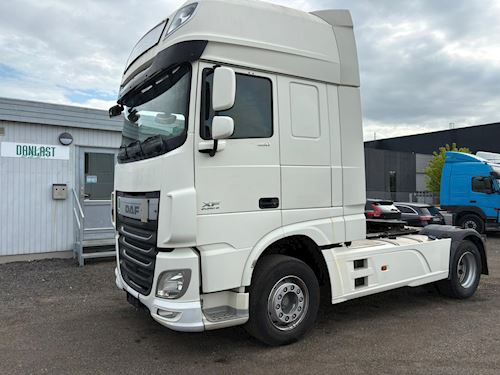 DAF XF460 4X2 SzM, Trækker